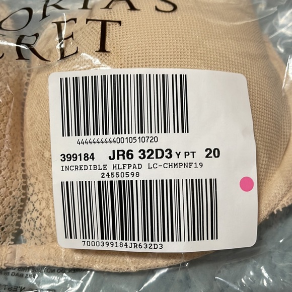 INCREDIBLE BY VICTORIA’S SECRET
Lightly-Lined Lace Plunge Bra - Picture 5 of 5